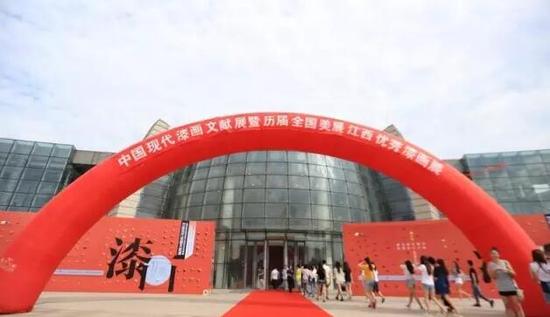南昌舉辦歷屆全國(guó)美展江西優(yōu)秀漆畫(huà)展(圖1)